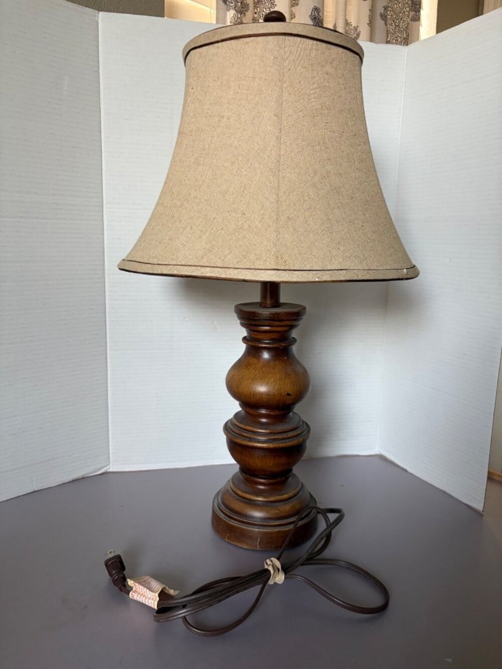 Vintage Wooden Table Lamp With Beige Fabric Shade - Classic Design For Home Déco